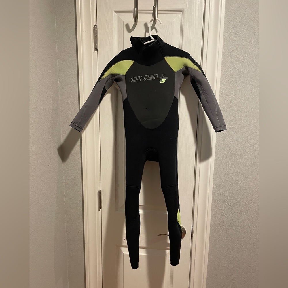 Kids O'Neill Epic 4:3 wetsuit size 6